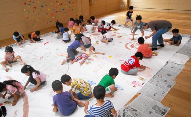 写真:絵具遊び